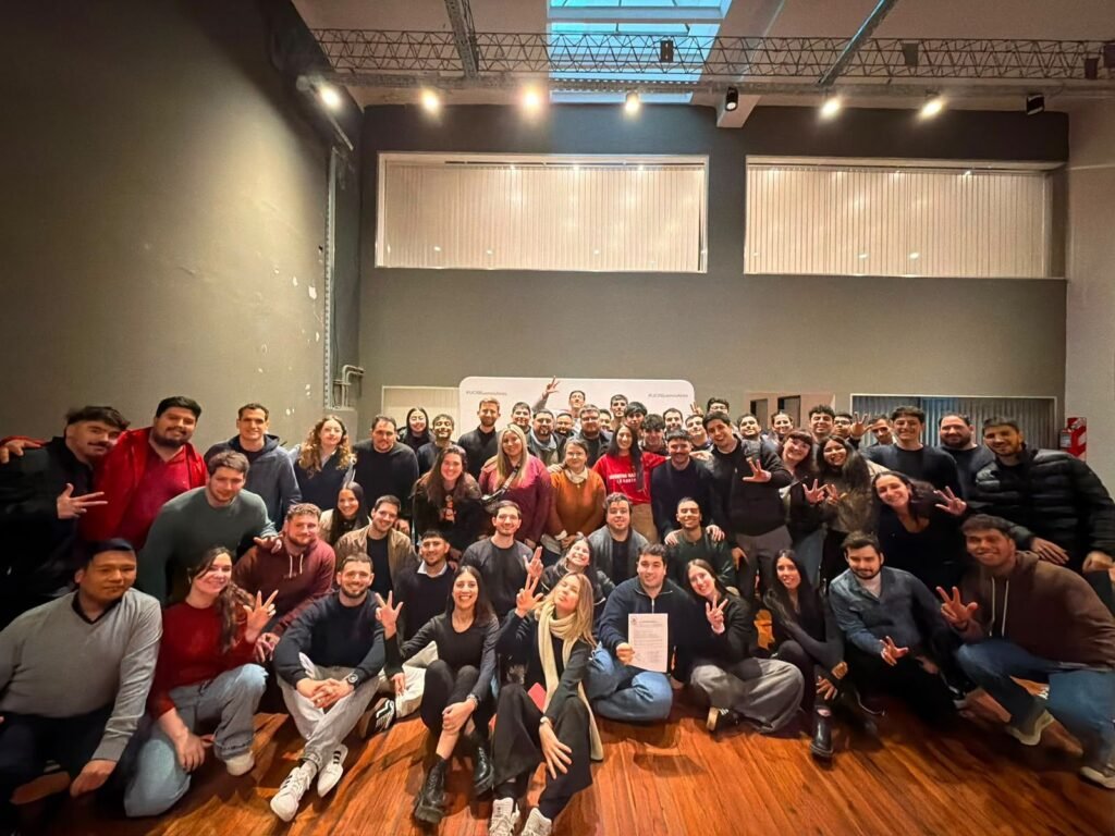 Foto grupal de un encuentro de la Juventud Radical